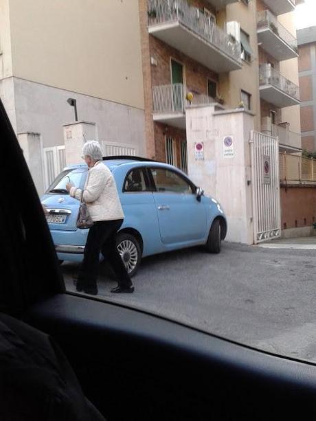 Un piccolo aggiornamento da Via Albalonga. Sìpperché Roma è l'unica città dove un tiramisù può massacrare la viabilità (e la dignità) di un intero quartiere