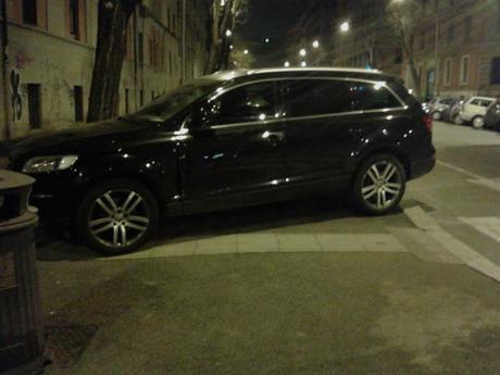 Un piccolo aggiornamento da Via Albalonga. Sìpperché Roma è l'unica città dove un tiramisù può massacrare la viabilità (e la dignità) di un intero quartiere