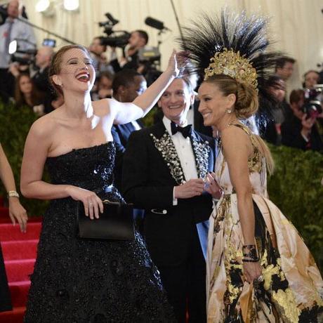 j-law sjp met gala