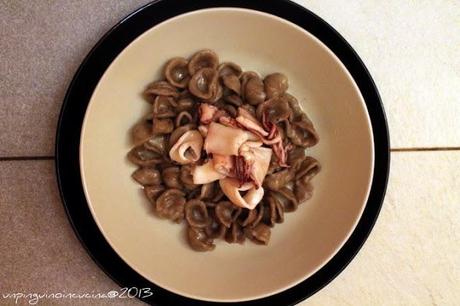 Orecchiette cacio e pepe con calamari