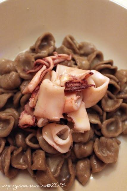 Orecchiette cacio e pepe con calamari