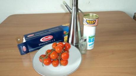 Spaghetti con pomodoro ingredienti