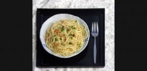 Una ricetta per chi mangia in fretta Spaghetti aglio e olio. Una ricetta per chi mangia in fretta