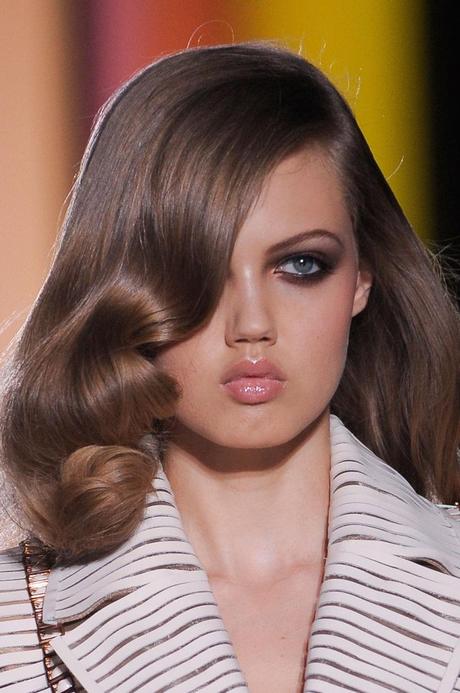 Tendenze Capelli 2013 Onde Morbide Versace couture fall 2012 Tendenze Capelli 2013: Onde Morbide