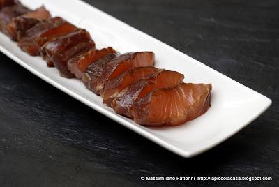 Marinando il pesce in salsa di soia, la ricetta per un fantastico salmone crudo in salsa teriyaki (in giapponese Shake no Teriyaki)