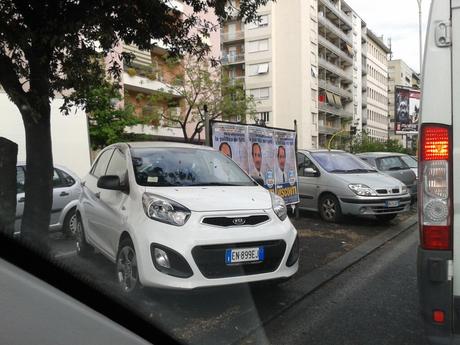 Ebbravo Marco Visconti. Un quinquennio impegnato a combattere contro le affissioni abusive per poi finire così...