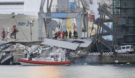 Genova - Si schianta una nave cargo contro la torre di controllo causando la morte di 7 uomini