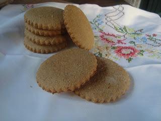 Biscotti integrali al vincotto.