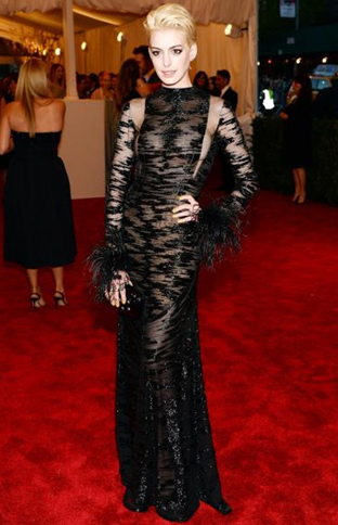 met-ball-gala-2013-anne-hathaway