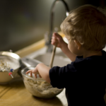 Bimbi chef: imparare a cucinare da piccoli fa bene a umore e salute