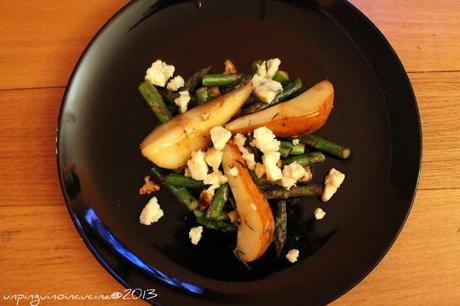 Asparagi con pere, noci e roquefort