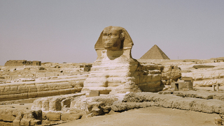 Egitto: La Sfinge di Giza ha un grande foro sulla testa.