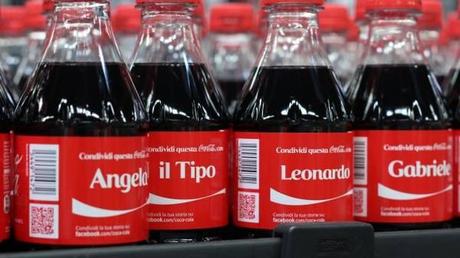 1368036069594 iococa Rivoluzione Coca Cola, nomi di persone e modi di dire nel logo