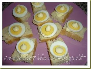 Crostini di focaccia  con uova sode e maionese (9)