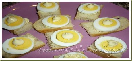 Crostini di focaccia  con uova sode e maionese (11)