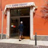 Accessibilità macelleria equina in Piazzetta Monte