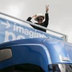 Yoko Ono lancia il John Lennon Educational Tour Bus04