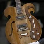 Una chitarra fatta su misura VOX suonata da John Lennon e George Harrison02