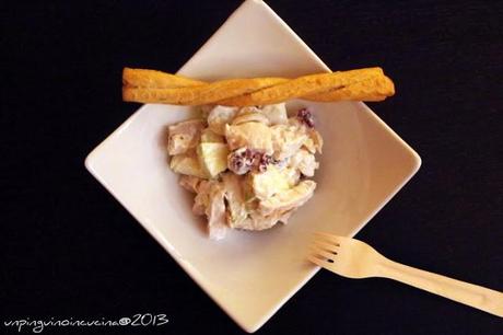 Insalata di pollo con mele, cranberry e mandorle