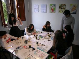 gli insegnanti d Lucca Manga School durante una lezione