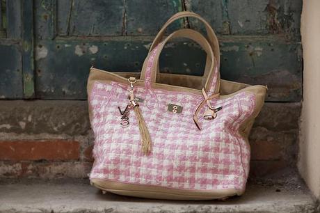 Smilingischic, fashion blog, V73 tweed pink, like a tourist,  pink,