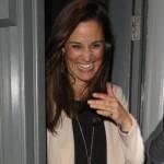 Pippa Middleton con i calzoni fantasia 01