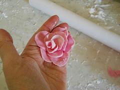CAKE DESIGN : rosa in pasta di zucchero (metodo 2)