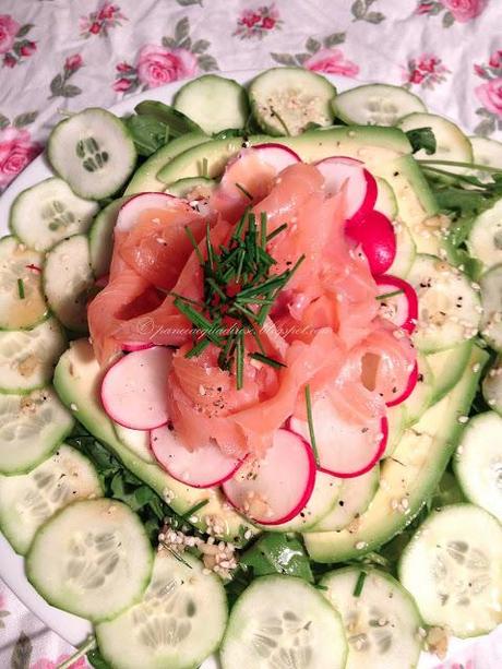 Insalata con avocado e salmone affumicato (Avocado and smoked salmon salad)