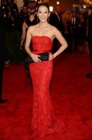 zhang ziyi - jason wu (con scarpe e clutch christian louboutin e gioielli forevermark)