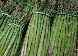 Mazzi di asparagi