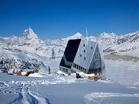 LA CAPANNA INCASTONATA TRA I GHIACCIAI DEL MONTE ROSA