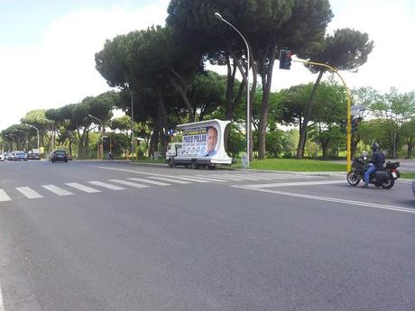 La zozzeria delle vele pubblicitarie usate dai politici: Sveva Belviso e Paolo Pollak. Altri due nomi da segnarsi