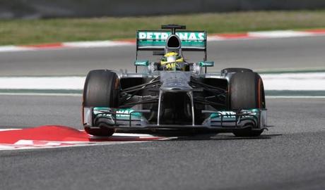 GP Spagna, Mercedes ancora in pole con Rosberg. Terza fila tutta Ferrari