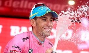 Cronometro a Dowsett, Nibali in rosa Cronometro a Dowsett, Nibali in rosa