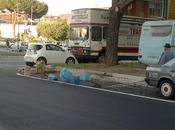 L'amministrazione lascia pezzi città abbandono prepotenti catturano. cosa normale, colpa loro...