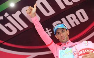 Vincenzo Nibali in rosa- cycling.it