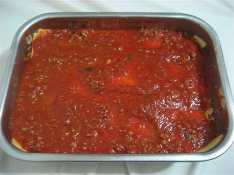 L'ultima parte deve essere ricoperta di sola salsa. Cuocere in forno tradizionale preriscaldato a 180°per circa 30-40 minuti.