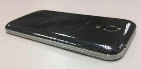 Galaxy S4 Mini: 4.3″ AMOLED qHD, Dual Core, 5MP, Android 4.2.2