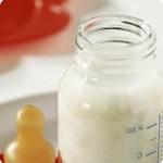 Il pericoloso fenomeno del latte materno acquistato online