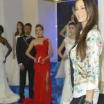 Manuela Arcuri allo stand “Impero Couture” (foto)