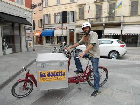 L’azienda è in crisi? Andrea crea ‘La Sajetta’, consegne in bicicletta