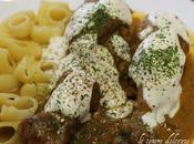 Csirkepaprikás Pollo alla paprika all'ungherese