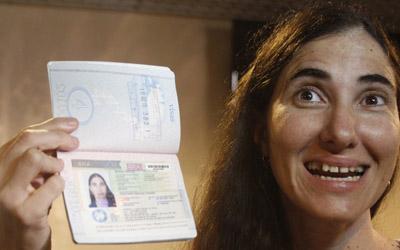 Yoani Sanchez e il suo passaporto