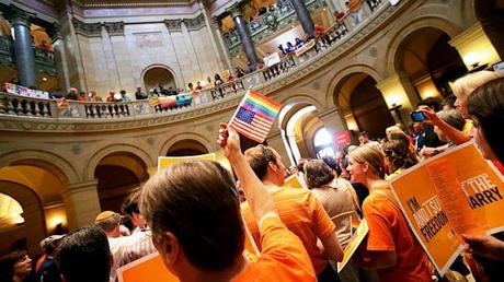 AP gay marriage minnesota nt 130513 16x9 608 Anche il Minnesota approva il matrimonio tra persone dello stesso sesso