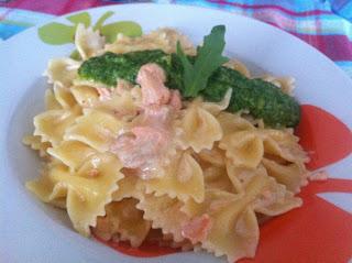 Farfalle al salmone con pesto di rucola