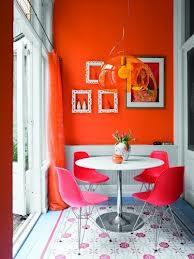 arredamento rosa con arancio