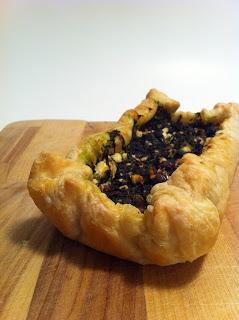 SFOGLIATA RUSTICA CON ERBETTE, OLIVE TAGGIASCHE E FETA