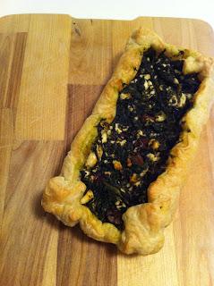 SFOGLIATA RUSTICA CON ERBETTE, OLIVE TAGGIASCHE E FETA