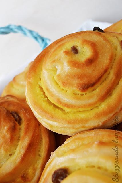 Girelle con crema pasticcera e uvetta                                          (Pain aux raisins)