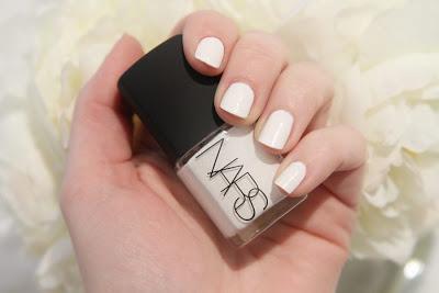 WHITE MANICURE: colore non colore!